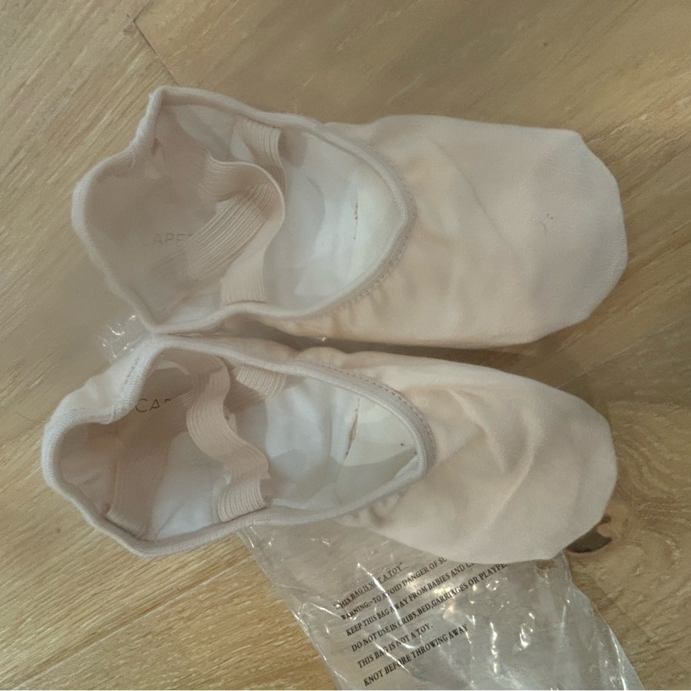 New in box Capezio pink soft ballet slippers. - Picture 5 of 5